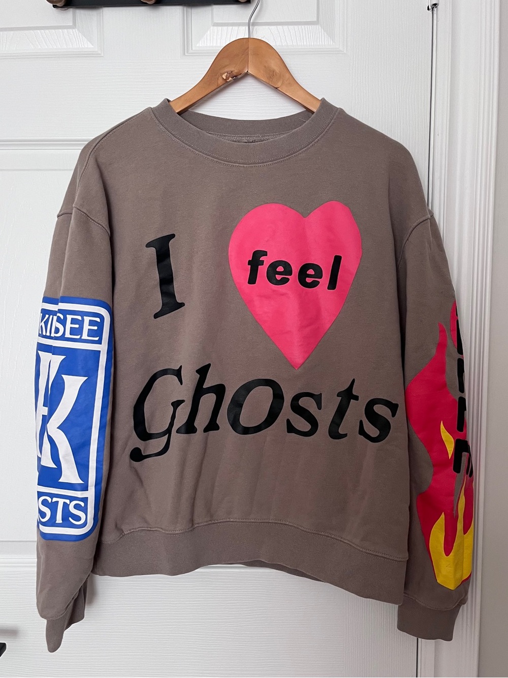 I Feel Ghosts Olive Crewneck Graphic Sweatshirt